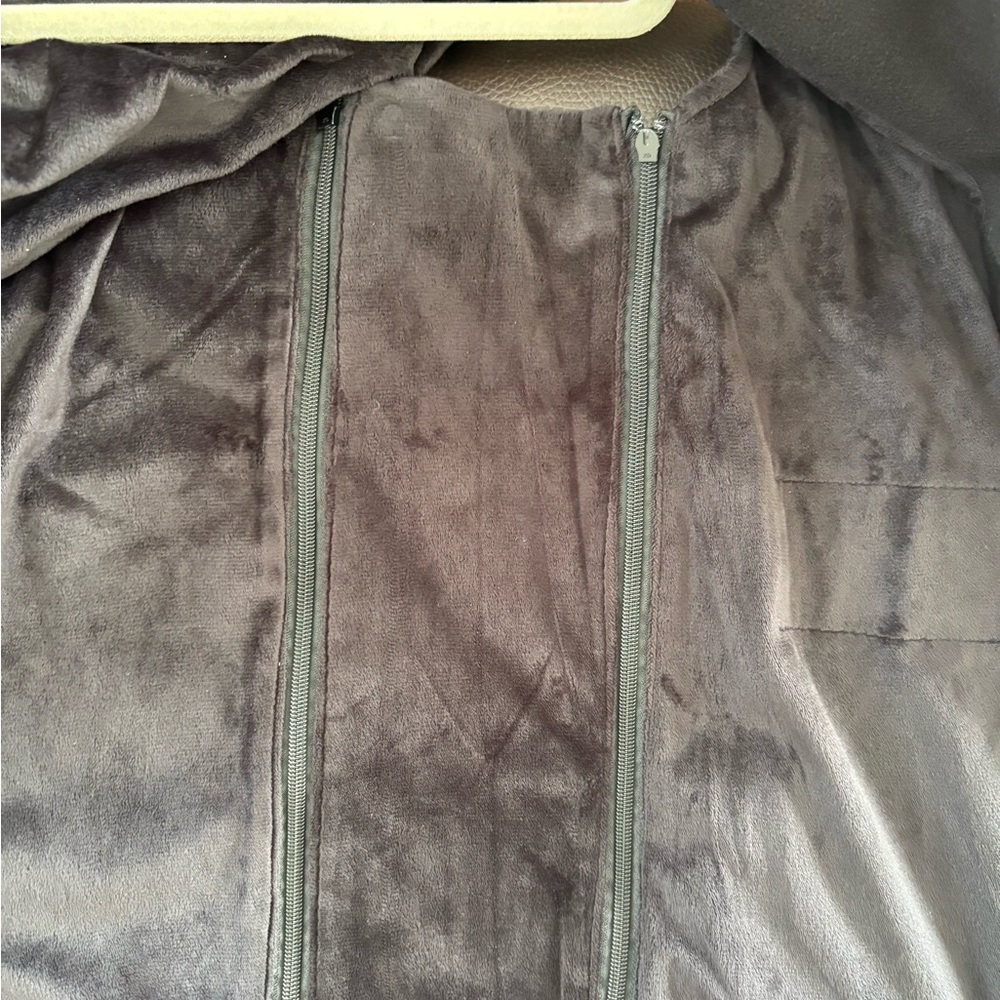 Arris women’s heated vest, customizable size/ fit. Black. Like New. - Picture 6 of 10